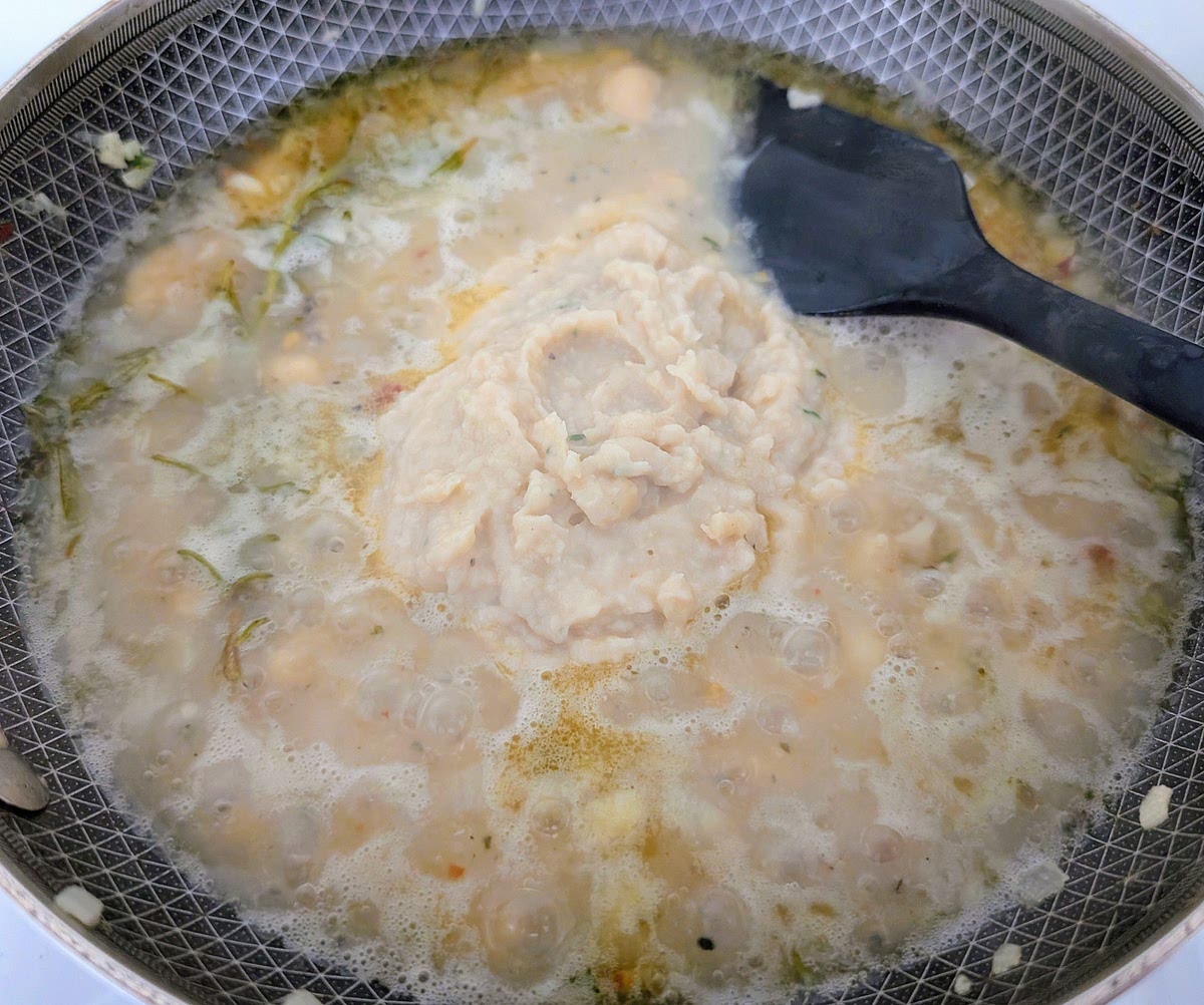 Put 2/3 of the content of the pan in a good processor (make sure that the rosemary sprigs stay in the pan with the remaining 1/3 of the beans) and blend it until smooth. Then return it to the pan, mix well, and cook uncovered for another 5 minutes.