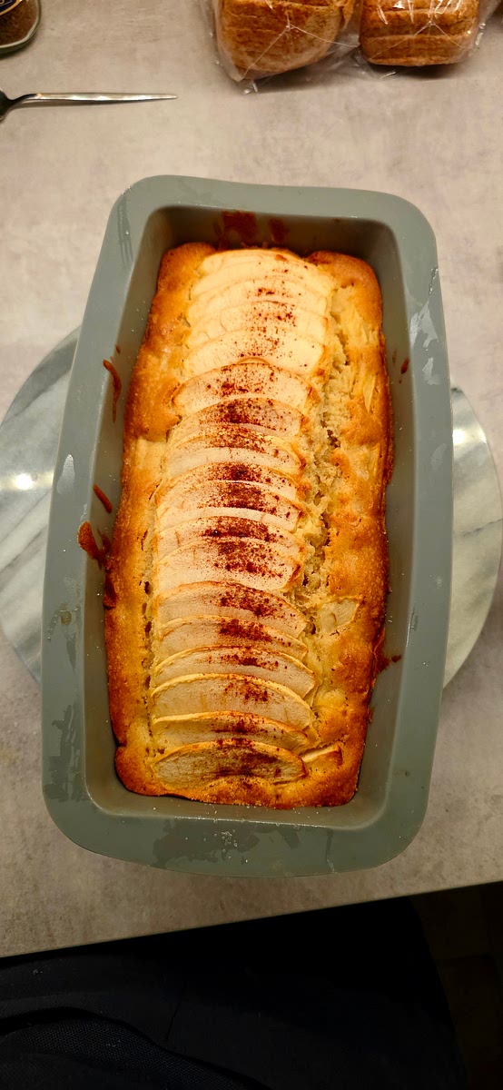 Cake uit de oven halen en smullen maar 😋