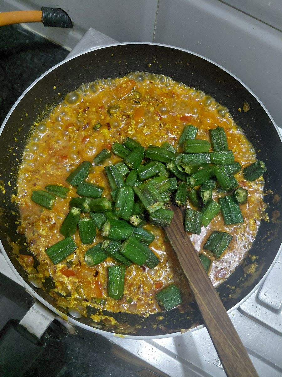Once the oil separates add the fried bhindi and 1 teaspoon of salt.