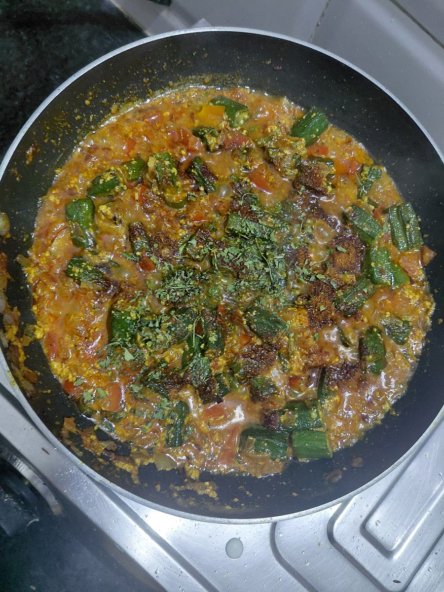 Add 1 teaspoon of garam masala and kasuri methi.