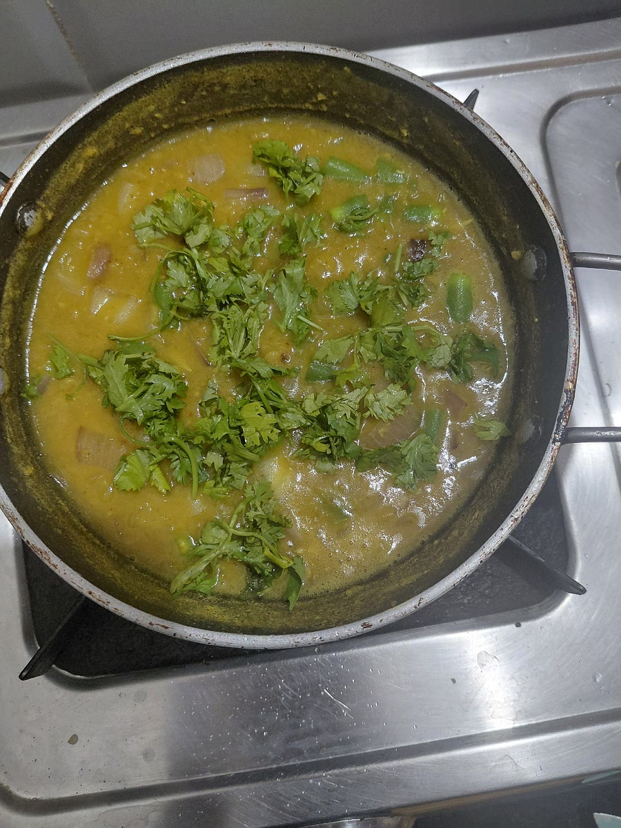 Garnish with fresh corriender leaves. Tip: You add mint leaves to change the flavour.