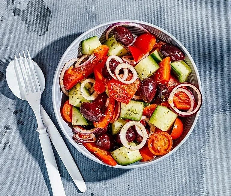 Make the Greek salad. Combine the chopped cucumber, tomatoes, peppers, spinach and sliced red onion. Add olives and cooked chickpeas if using. Toss with olive oil, lemon juice, oregano, salt and black pepper immediately before serving.