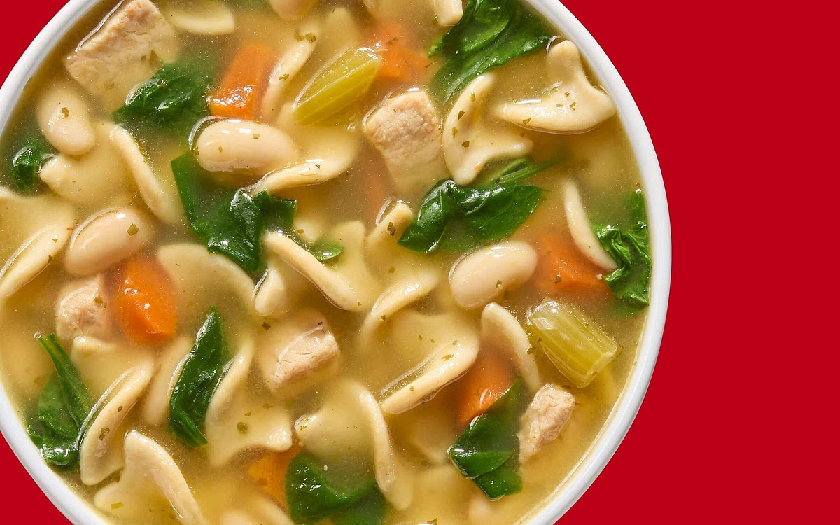 Add the noodles, beans and spinach Switch the Instant Pot back to Sauté and bring the broth to a gentle boil. Add the uncooked gluten-free noodles and simmer according to their package instructions, usually around 5–8 minutes. During the last 2–3 minutes, stir in the drained white beans. Add the baby spinach and shredded chicken at the end, stirring until the spinach wilts and everything is heated through.