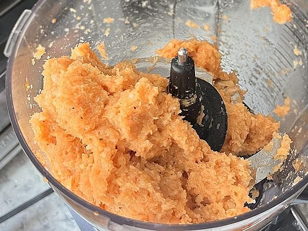 Prepare the chicken nugget mixture Add the ground chicken, finely grated sweet potato, tapioca flour, onion powder, paprika, garlic powder and salt to a food processor. Blend for 30–60 seconds until the mixture becomes cohesive and sticky. The mixture will be softer than traditional breadcrumb-coated nuggets. This is normal.