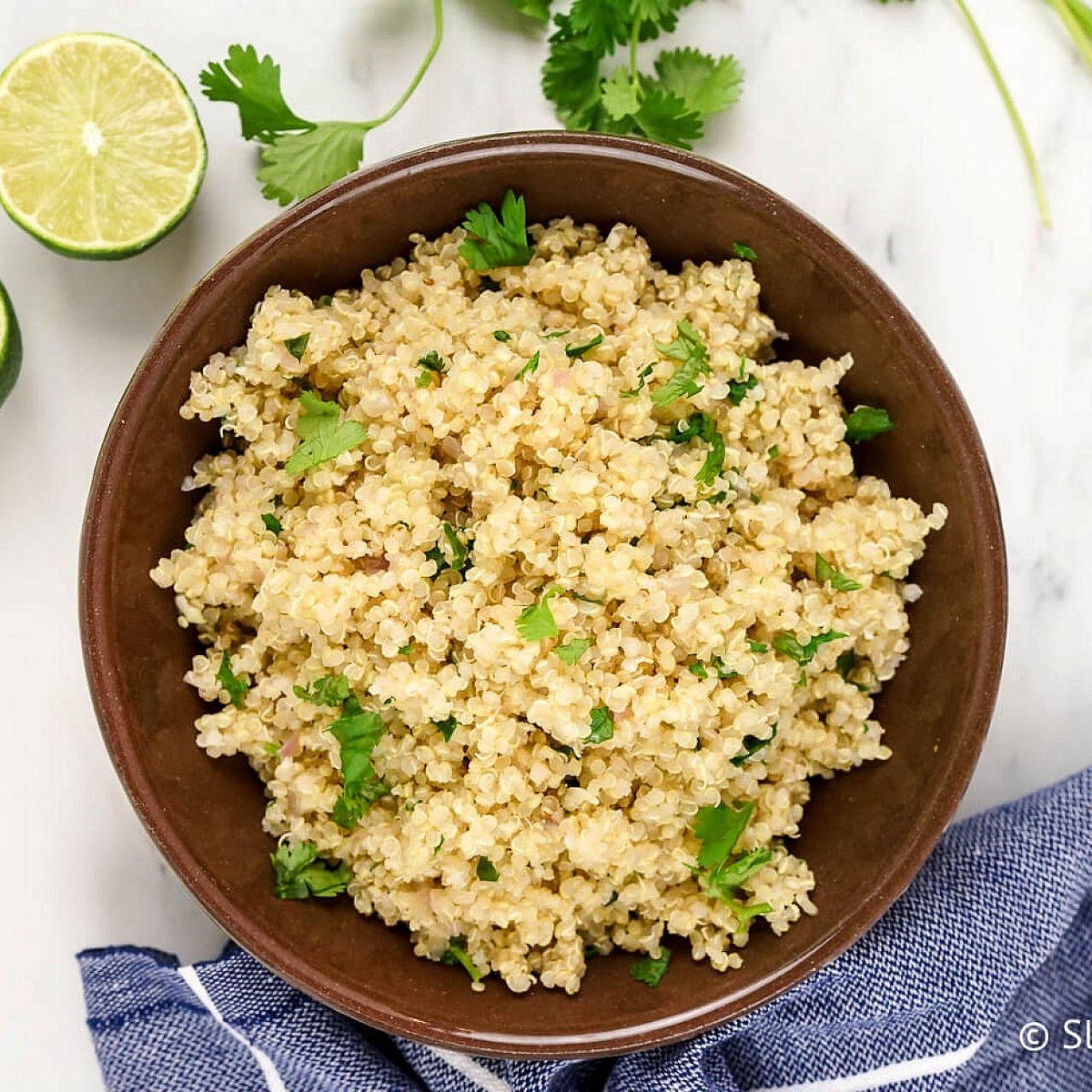 Prepare the lime-herb quinoa Rinse the quinoa thoroughly under cold running water. Place in a saucepan with 200 ml water and a small pinch of salt. Bring to a boil, then cover and simmer gently for approximately 12–15 minutes until the liquid has been absorbed. Remove from the heat and let stand covered for 5 minutes. Fluff with a fork and stir in olive oil, lime juice and fresh parsley or coriander.