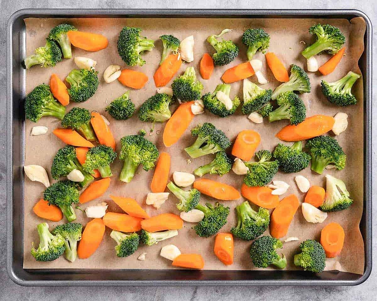 Roast the broccoli and carrots Preheat the oven to 210°C. Toss the carrots with some of the olive oil, garlic and thyme. Spread on a baking tray and roast for 10 minutes. Add the broccoli and remaining oil, toss everything together and roast for another 15–20 minutes. The vegetables should be tender with lightly browned edges. Finish with lemon juice and a little black pepper.