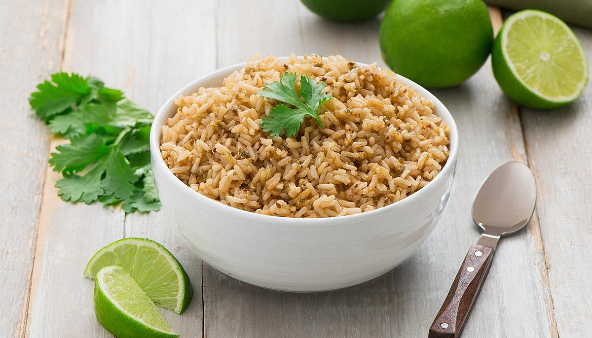 Prepare the coriander-lime rice Rinse the brown basmati rice thoroughly. Combine the rice and water in a saucepan. Bring to a boil, cover and simmer over low heat for approximately 25–35 minutes, or according to the package instructions. Allow to rest for 5 minutes, then fluff with a fork. Stir in olive oil, fresh lime juice and chopped coriander.