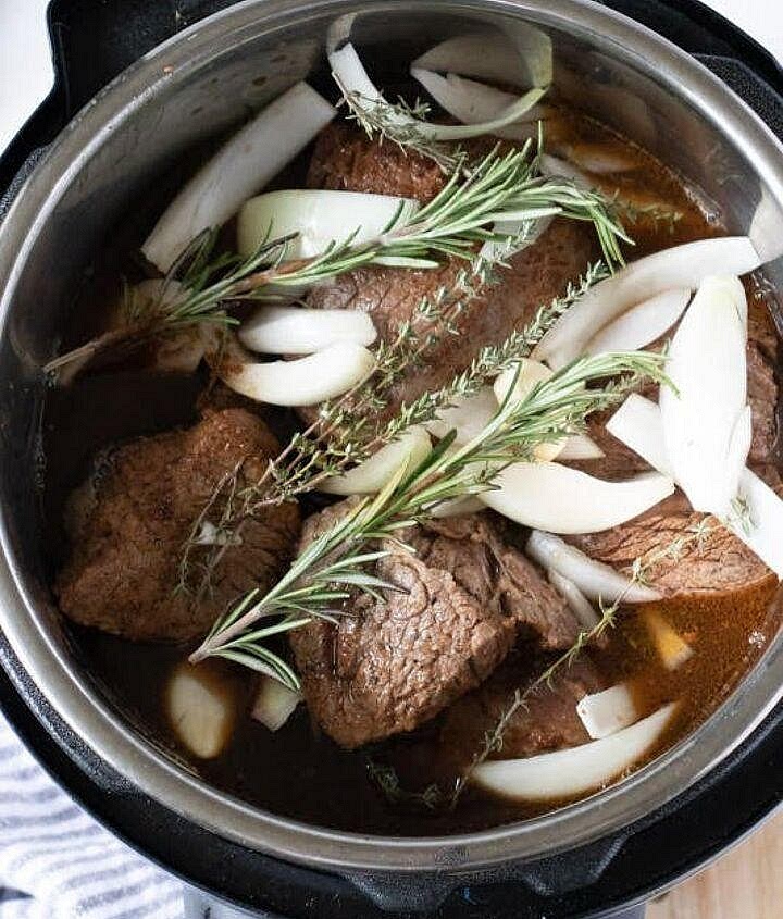 Pressure-cook the beef Pour the beef stock into the Instant Pot. Use a wooden spoon to scrape up any browned bits from the bottom. Add the Worcestershire sauce, thyme, rosemary and bay leaf. Return the beef to the pot. Secure the lid and set the valve to Sealing. For an approximately 450 g thawed chuck roast, begin with 35–45 minutes on HIGH pressure, depending on the thickness of the beef. Allow 10–15 minutes of natural pressure release, then carefully release any remaining pressure. Check tenderness with a fork. If still firm or chewy, pressure-cook for another 10–15 minutes before adding the vegetables.