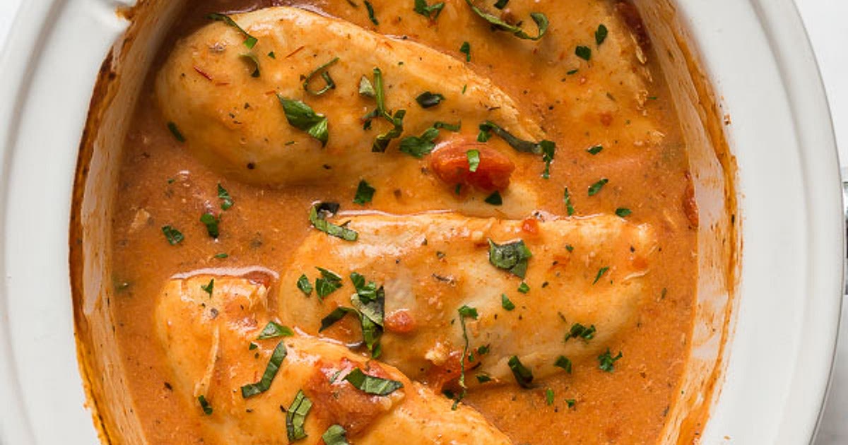 Slow Cooker Creamy Tomato Basil Chicken Recipe | Samsung Food App