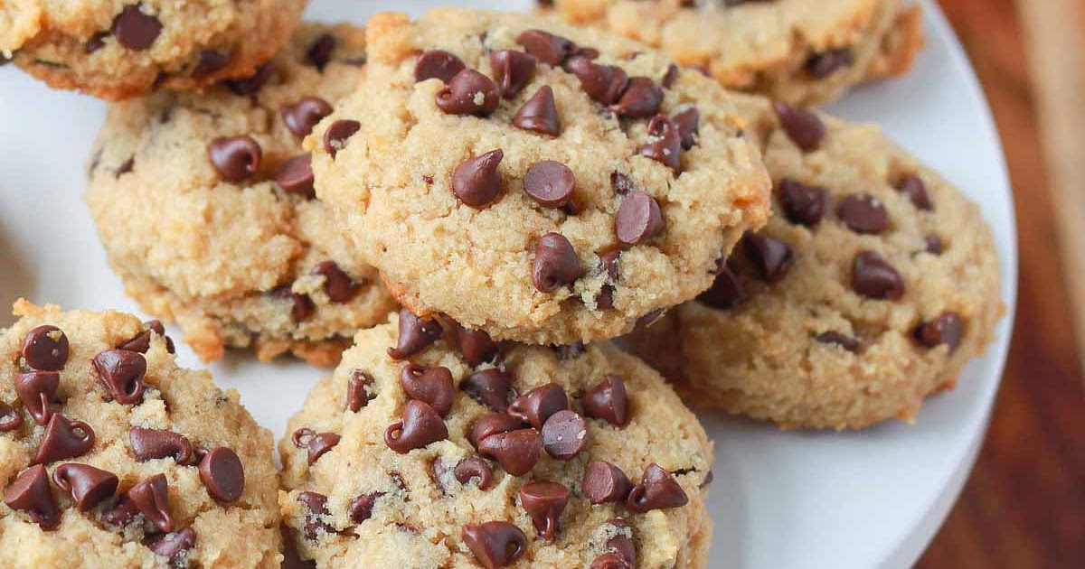 Soft-Baked Almond Flour Chocolate Chip Cookies Recipe | Samsung Food App
