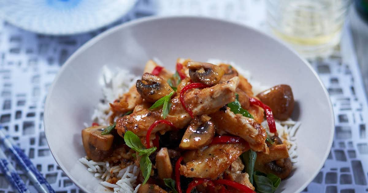 Thai Chicken and Basil Sizzle Recipe | Yummly | Samsung Food App