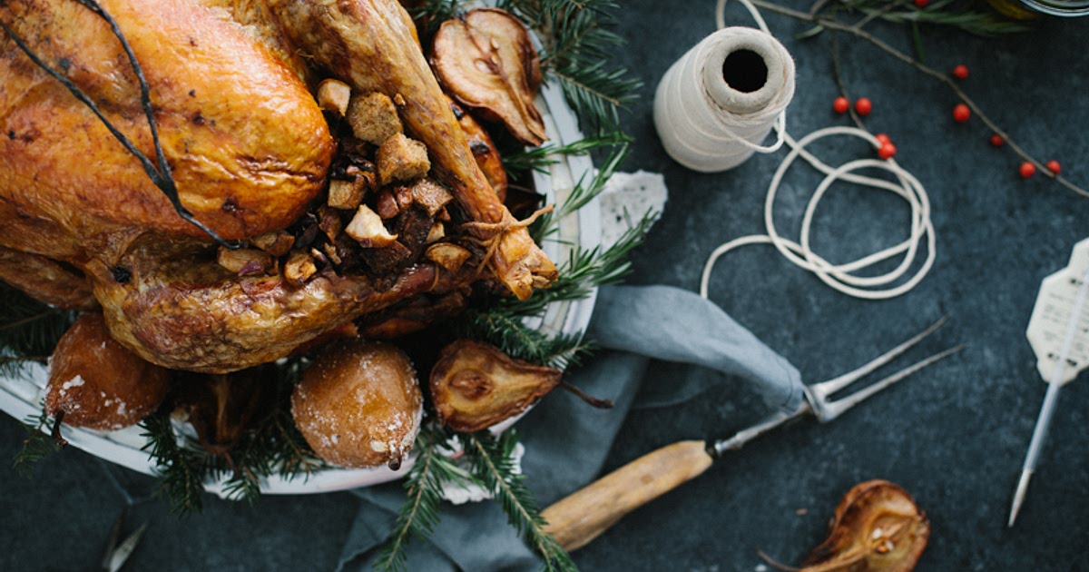 dindon entier rôti, farce aux poires et à la vanille Recipe | Samsung Food App