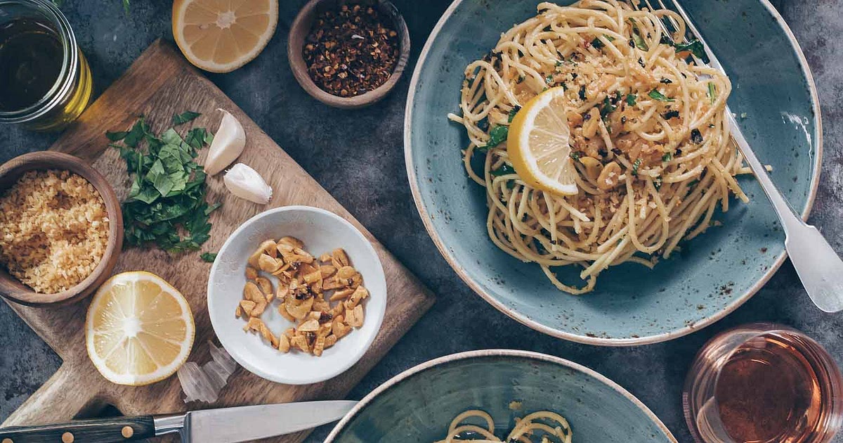 Spaghetti with Toasted Garlic, Breadcrumbs and Herbs Recipe | Samsung Food App