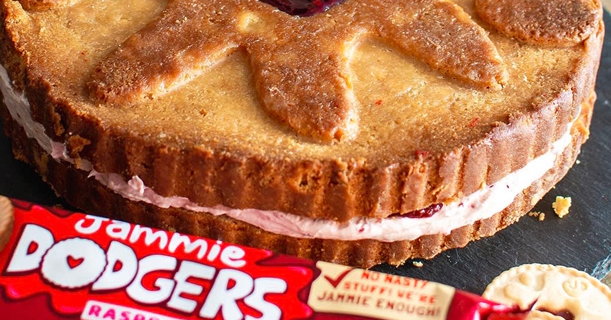 Giant Jammie Dodger Blondie Cheesecake Recipe | Samsung Food App