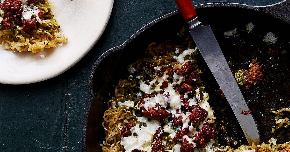Chorizo, Pesto, &amp; Mozzarella Noodle Pizza Recipe | Samsung Food App