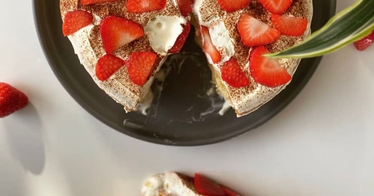 Très leches cake + dulce de leche Recipe | Samsung Food App