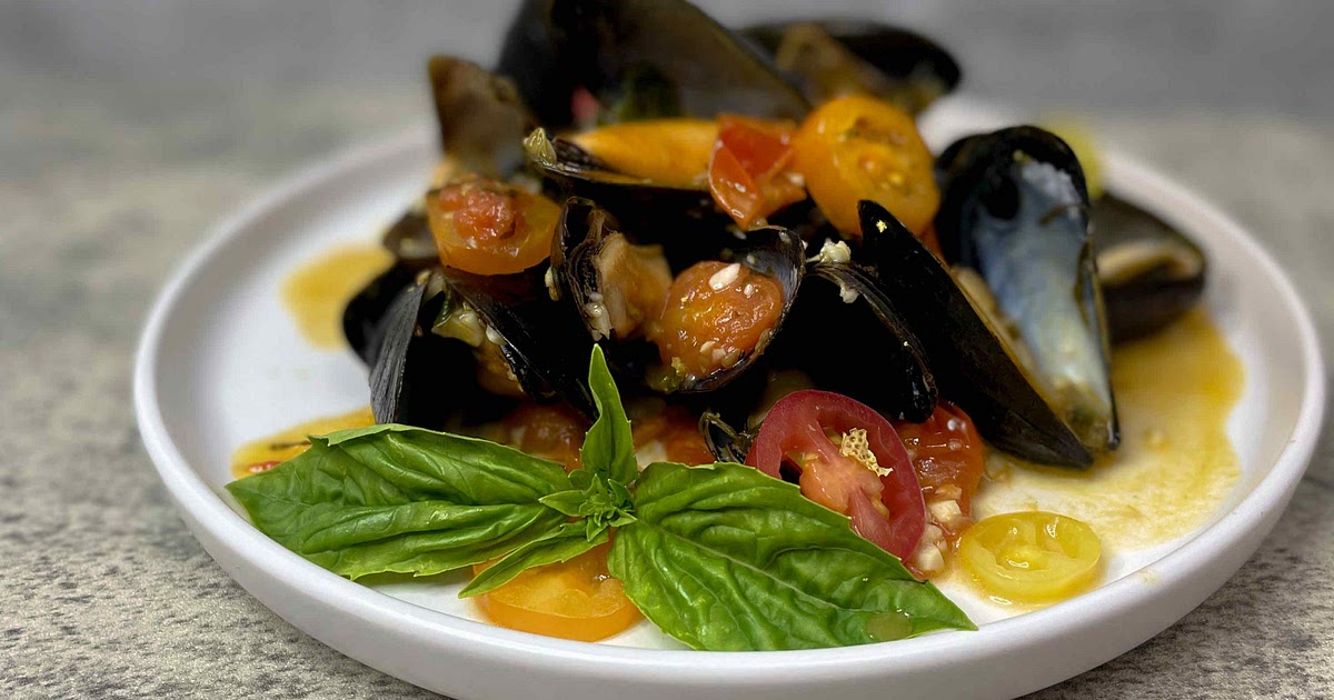 Mussels in Tomato Garlic Butter Sauce Recipe | Samsung Food App