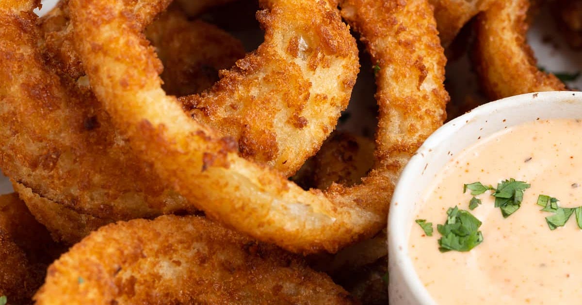 Frozen Onion Rings in Air Fryer with Bloomin' Onion Sauce Recipe | Samsung Food App