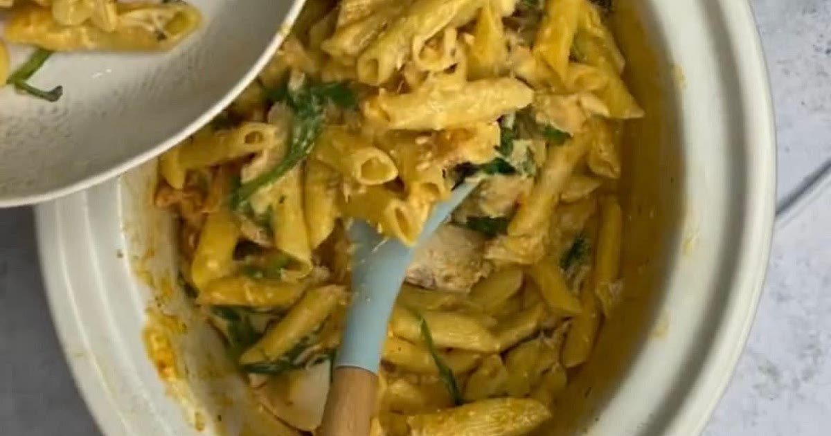Slow cooker creamy chicken & sun dried tomato pasta 🍅 Recipe | Samsung Food App