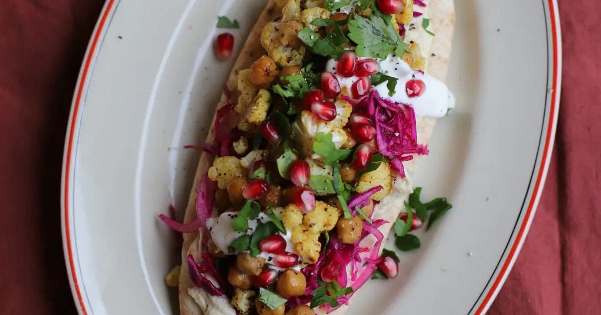 Pita with kebab-roasted cauliflower, red cabbage salad and hummus Recipe | Samsung Food App