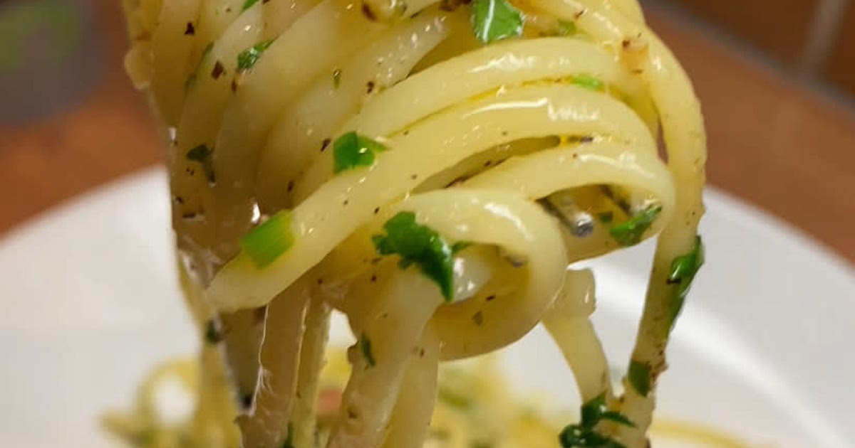 Spaghetti Aglio e Olio Recipe | Samsung Food App