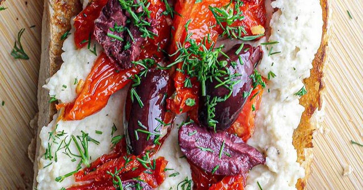 White Bean Hummus Toast 🎥🌿🌱 w/ sun-dried tomatoes, kalamata olives, dill & lemon! Recipe | Samsun