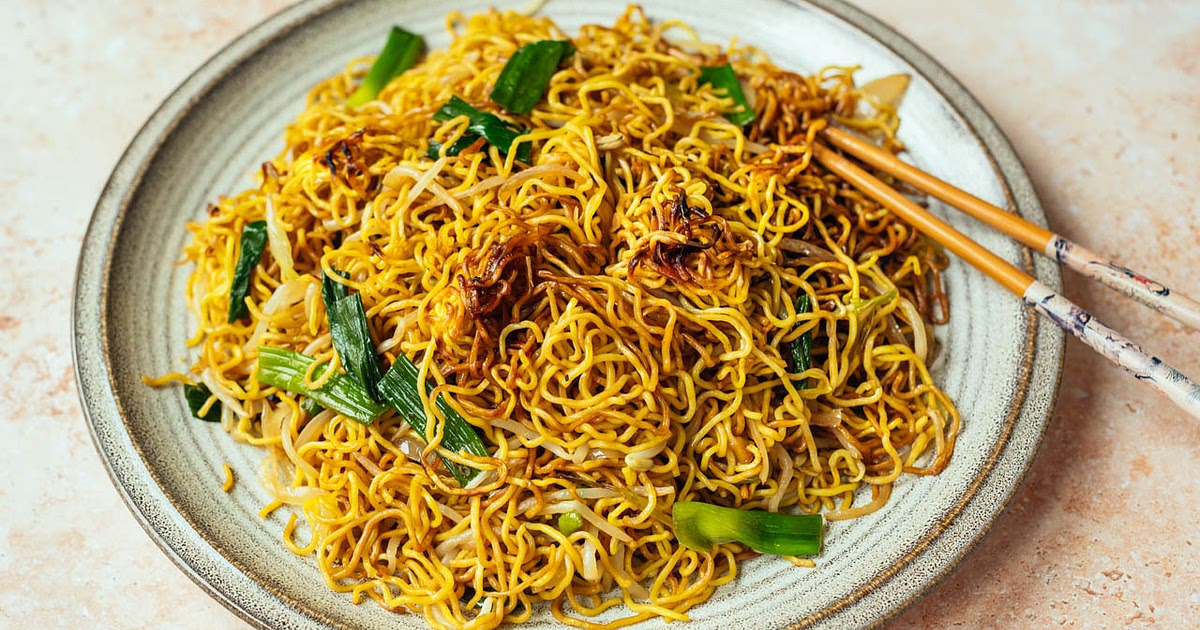Easy, Crispy Cantonese Chow Mein Recipe | Samsung Food App