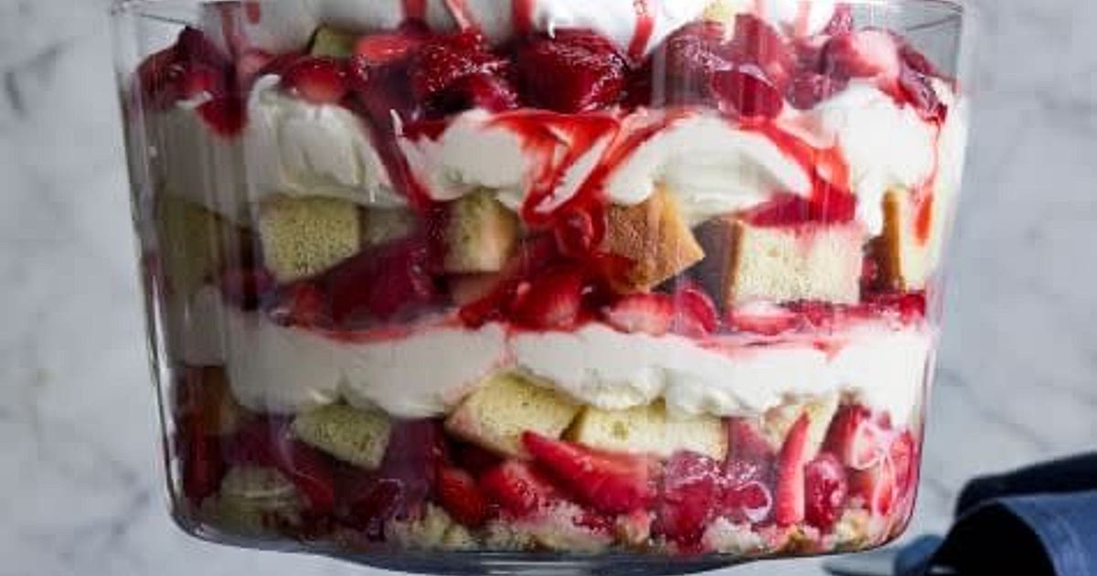 Strawberry Trifle with Mascarpone Whipped Cream Recipe | Samsung Food App