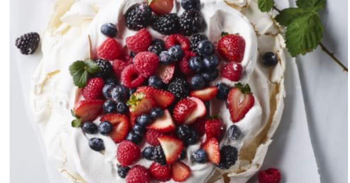 Pavlova with Fresh Berries Recipe | Samsung Food App