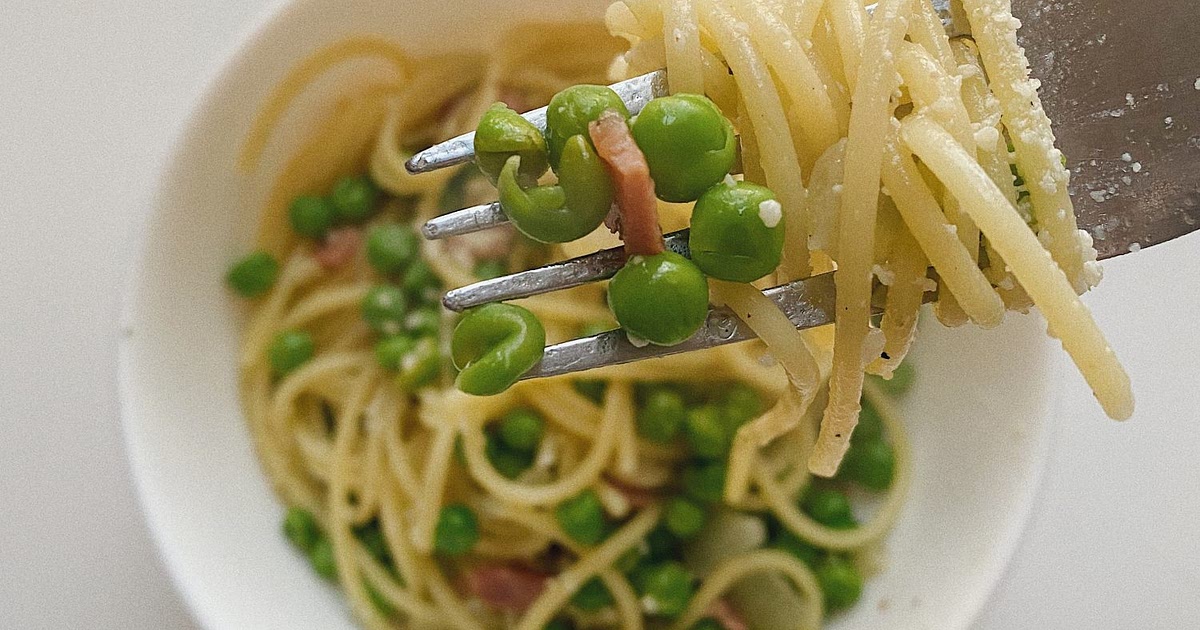 Simple Pasta with Peas and Bacon Recipe | Samsung Food App
