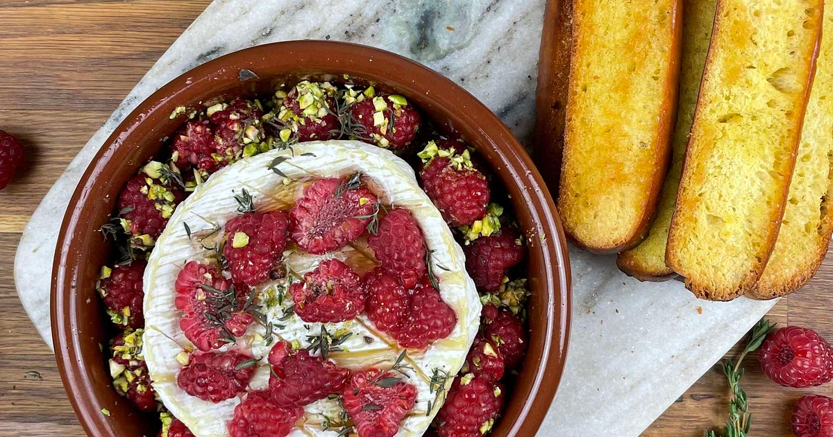Baked Camembert with Raspberries, Honey and Pistachios Recipe | Samsung Food App