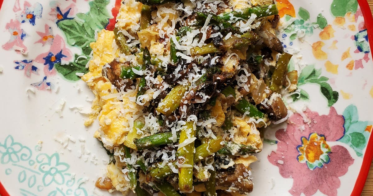 Scrambled eggs with asparagus, mushrooms, and ricotta. Recipe | Samsung Food App