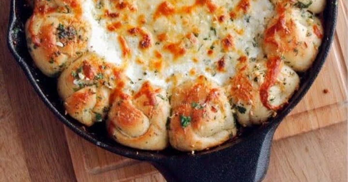 D'licious Cheesy Garlic Knot Pizza Dip Recipe | Samsung Food App