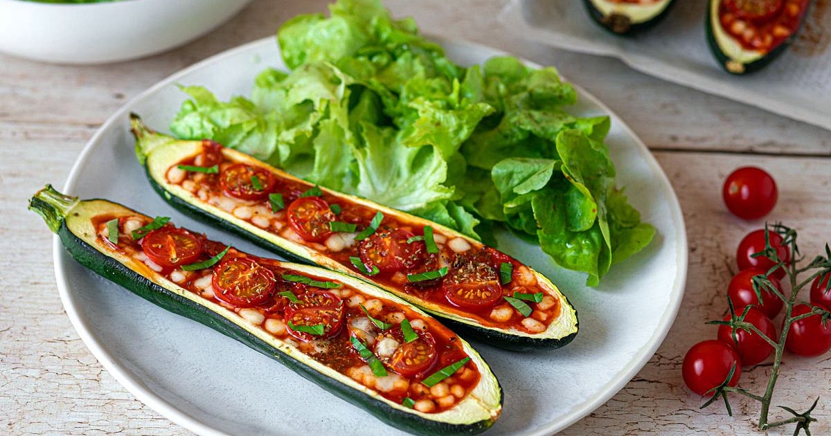 Courgettes farcies façon pizza, mozzarella - tomate & chorizo - Amandine Cooking Recipe | Samsung Fo