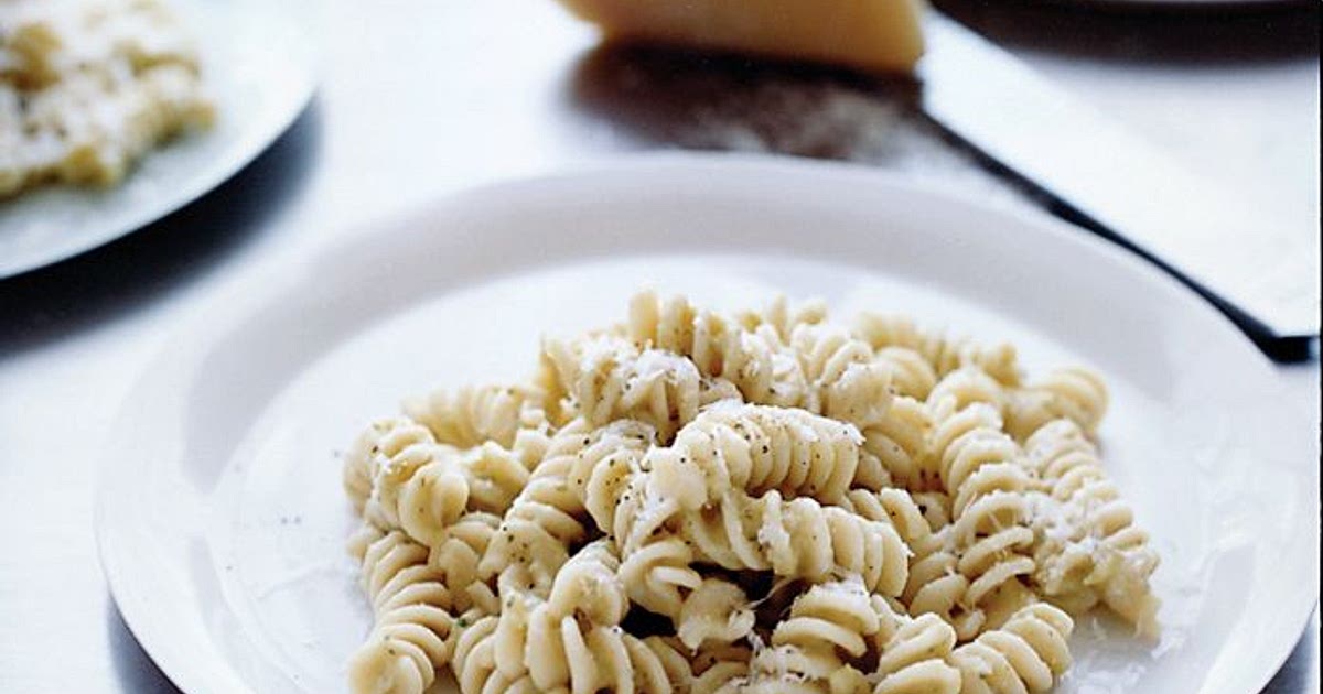 Fusilli with Creamy Leek Sauce Recipe | Samsung Food App
