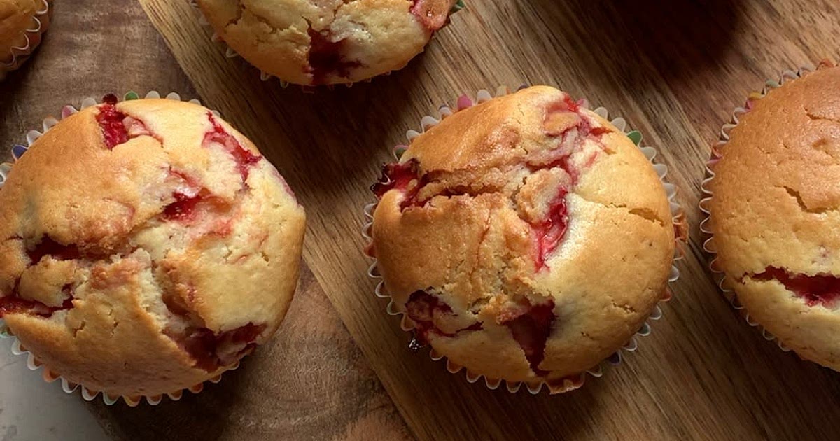 Strawberry muffins 🍓 Recipe | Samsung Food App