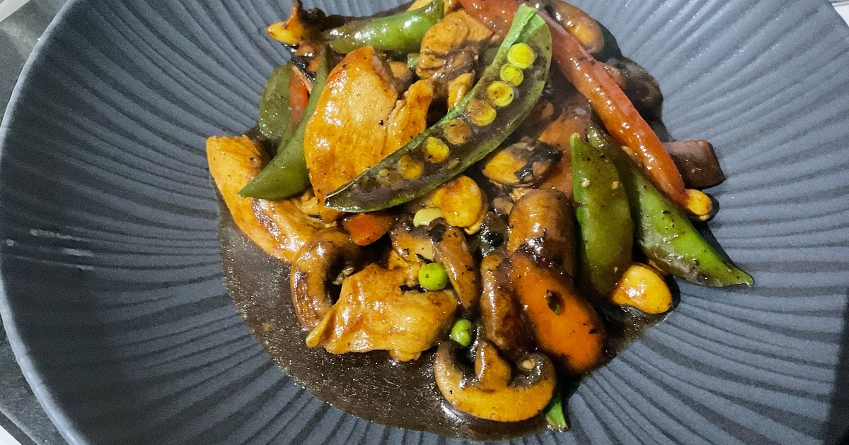 Chicken and Cashew Nut Stir Fry with a Chop Suey Style Sauce Recipe | Samsung Food App