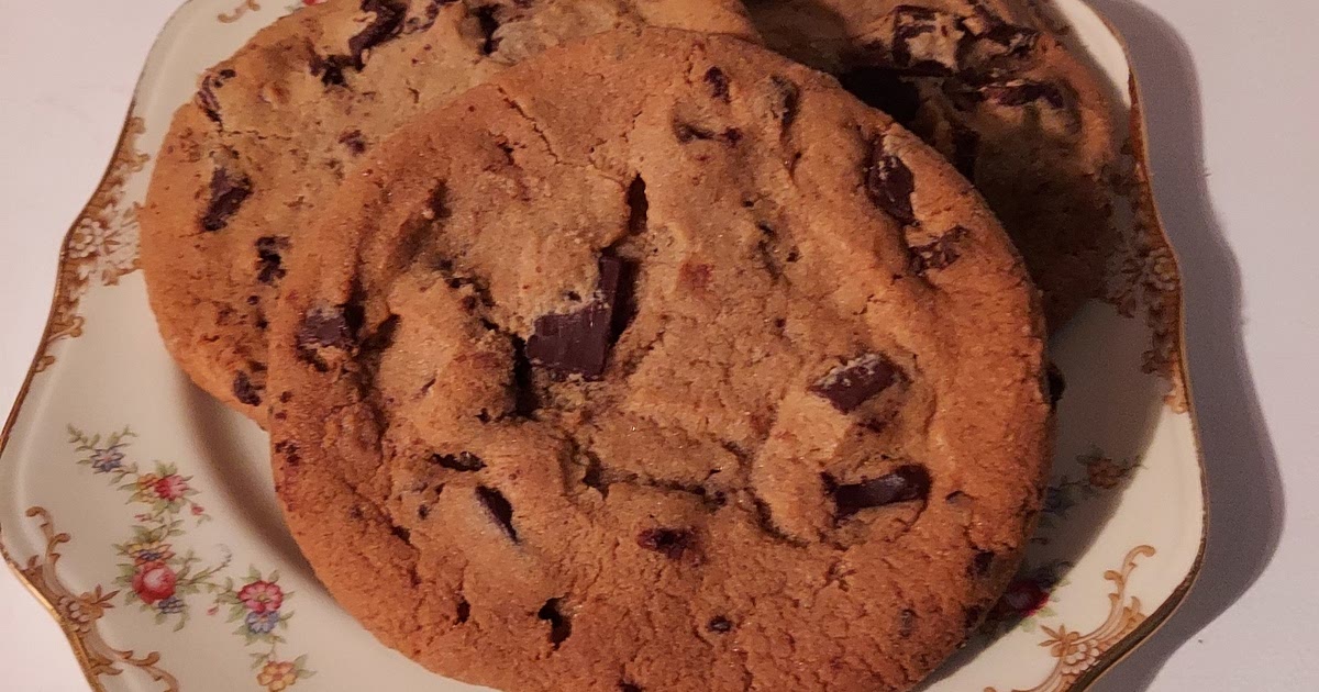 Large chocolate chunk cookies Recipe | Samsung Food App