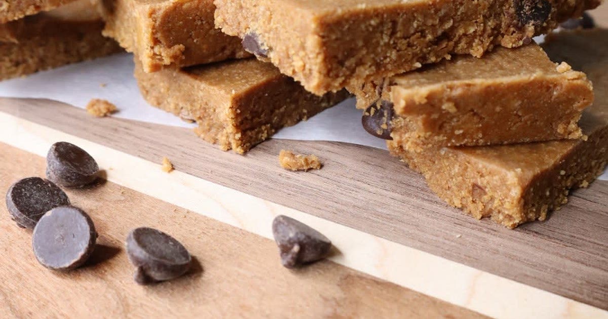 Peanut Butter Chocolate Chip Protein Bars Recipe | Samsung Food App