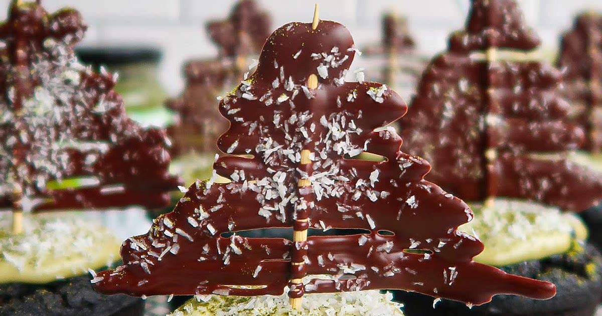 Healthy Black Cocoa Holiday Muffins Recipe | Samsung Food App