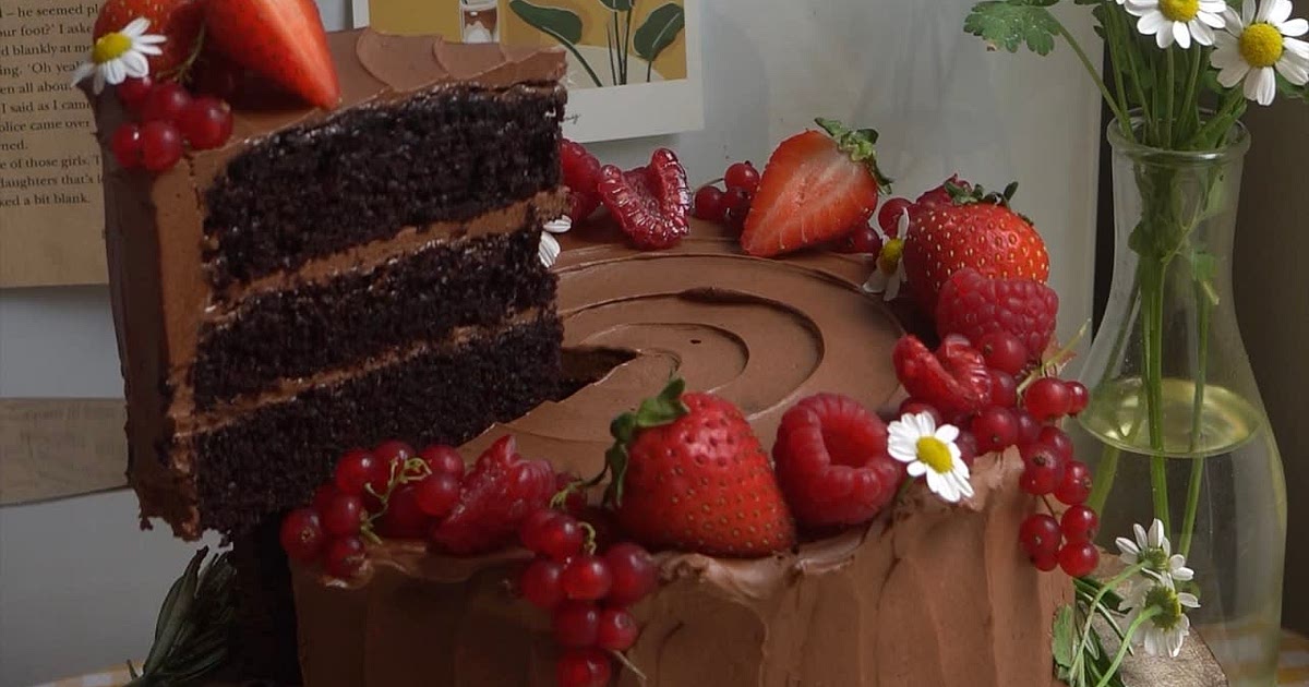 Chocolate Cake with Chocolate Custard Buttercream Recipe | Samsung Food App