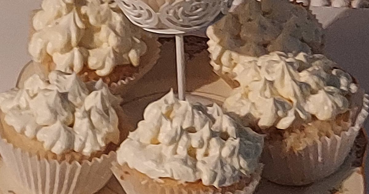 Vanilla cupcakes with white chocolate buttercream Recipe | Samsung Food App