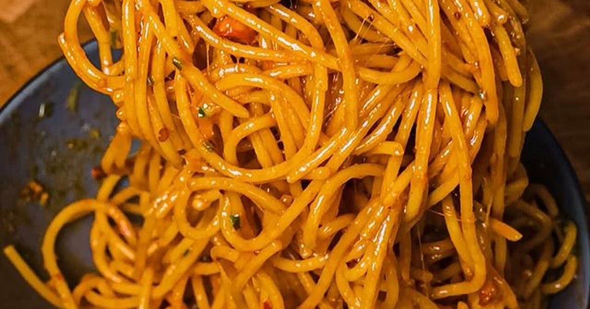Chili Oil Garlic Butter Pasta Recipe | Samsung Food App
