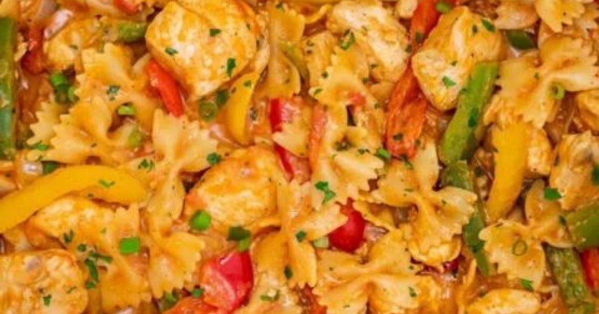 One Pot Chicken Fajita Pasta Recipe | Samsung Food App