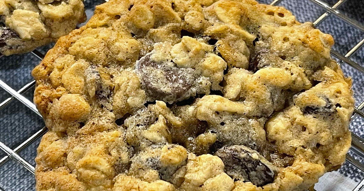 Oatmeal raisin chocolate chip cookies Recipe | Samsung Food App
