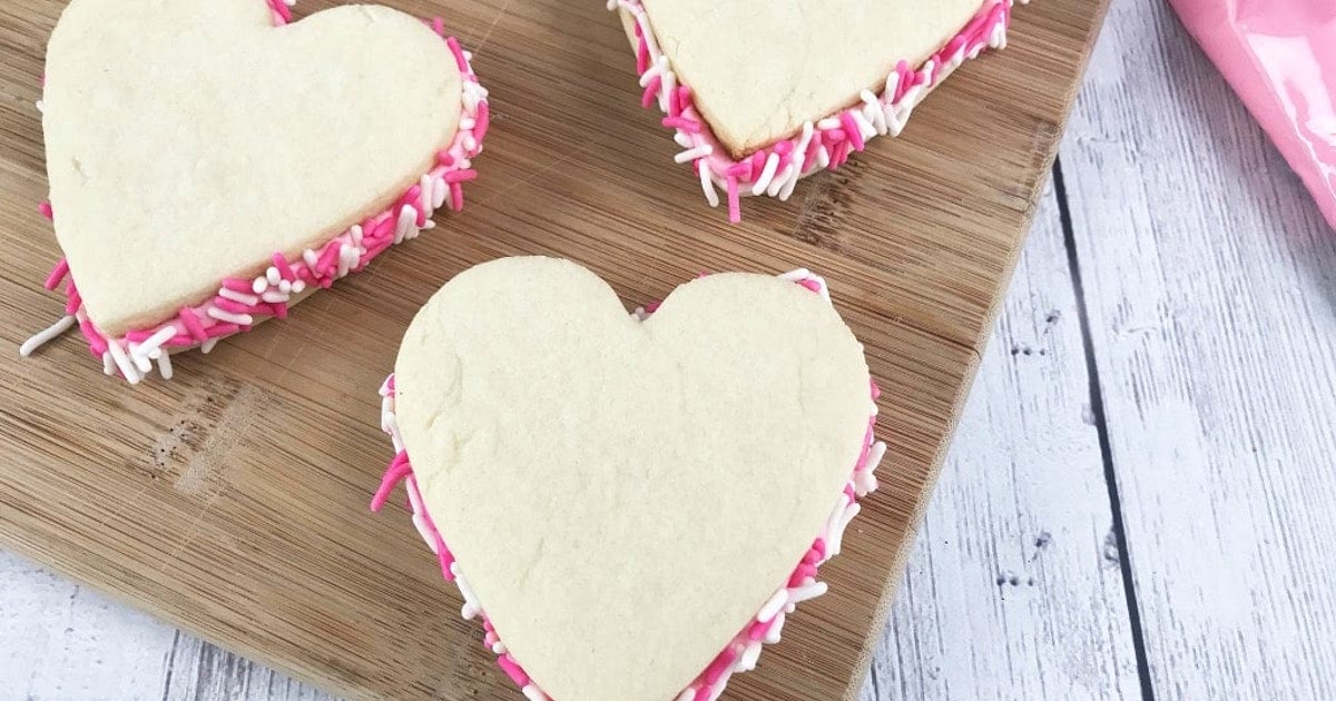 Insanely Delicious Heart Cookie Sandwiches for Mother's Day Recipe | Samsung Food App