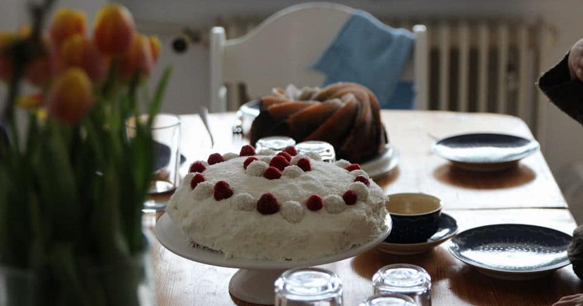 Raffaellotorte mit Himbeeren Recipe | Samsung Food App