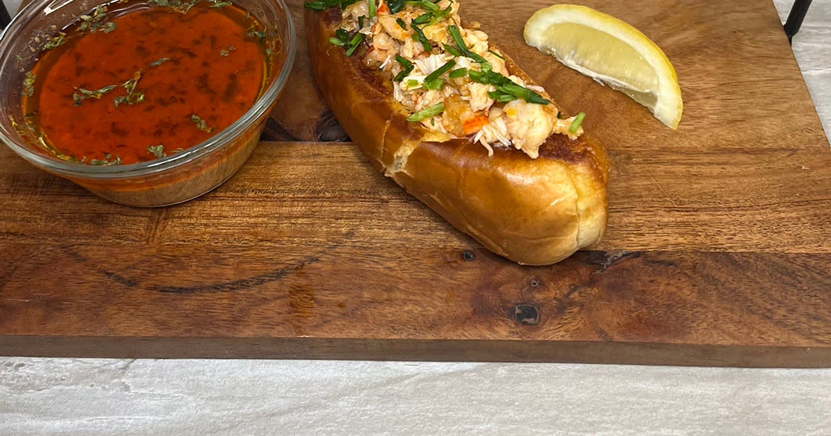 Lobster Roll w/ Spicy Butter Dipping sauce Recipe | Samsung Food App