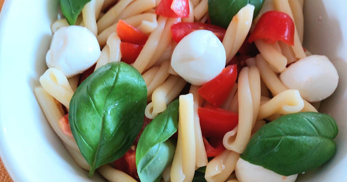 Pasta salad - Mozzarella, cherry tomatoes and basil Recipe | Samsung Food App