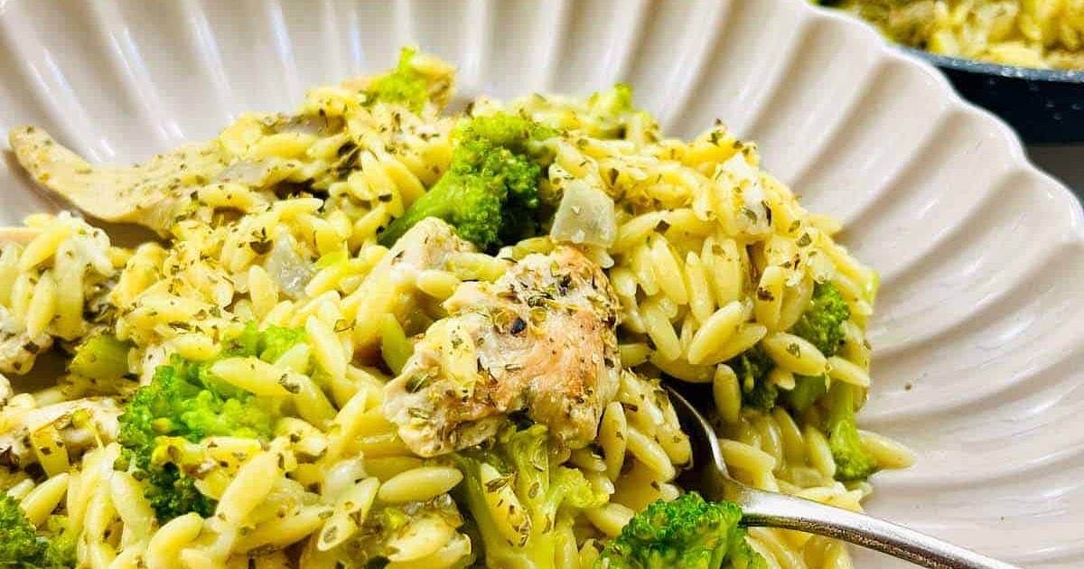 Creamy Chicken Mozzarella Orzo Recipe | Samsung Food App